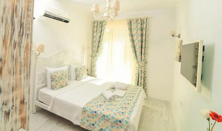 Deluxe Oda, Havuz Manzaralı