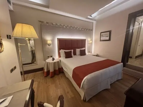 Classic Tek Büyük Yataklı Oda, Kanal Manzaralı