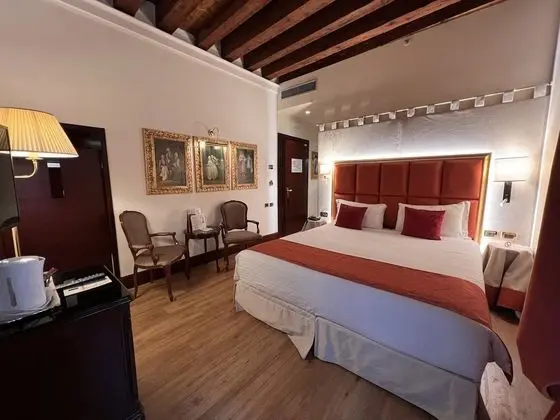 Classic Tek Büyük Yataklı Oda, Kanal Manzaralı