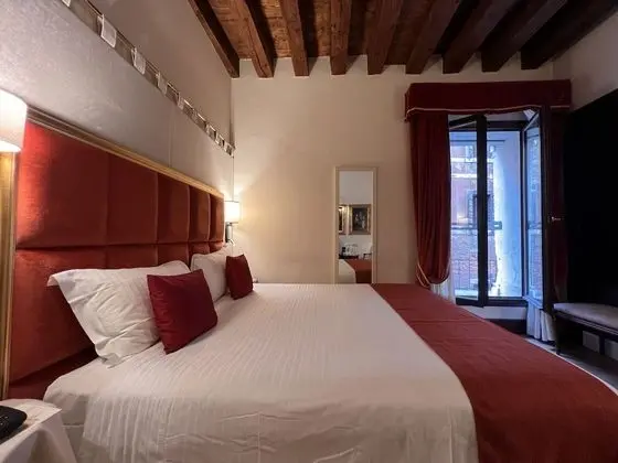 Classic Tek Büyük Yataklı Oda, Kanal Manzaralı