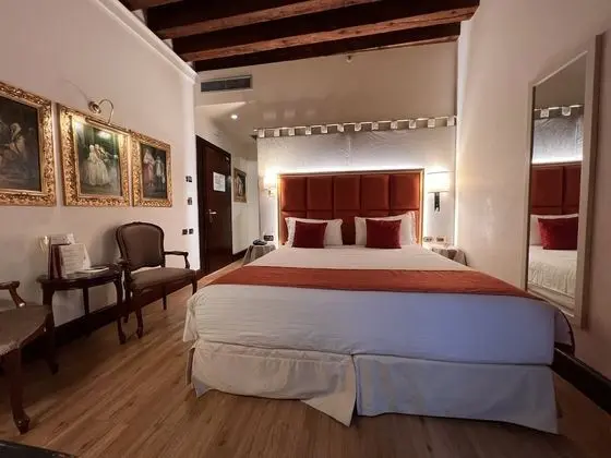 Classic Tek Büyük Yataklı Oda, Kanal Manzaralı