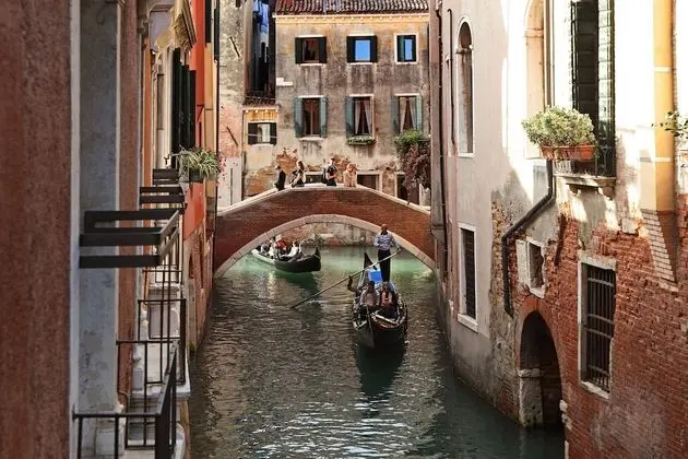 Classic Tek Büyük Yataklı Oda, Kanal Manzaralı