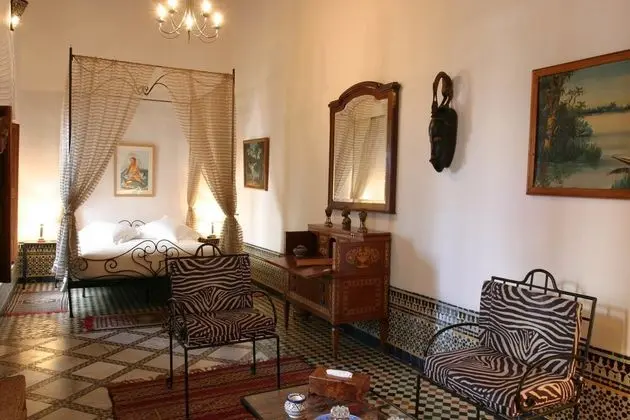 Junior Süit, 1 Büyük (Queen) Boy Yatak, Sigara İçilmez, Avlu Manzaralı