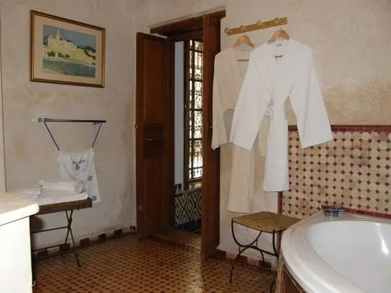 Junior Süit, 1 Büyük (Queen) Boy Yatak, Sigara İçilmez, Avlu Manzaralı