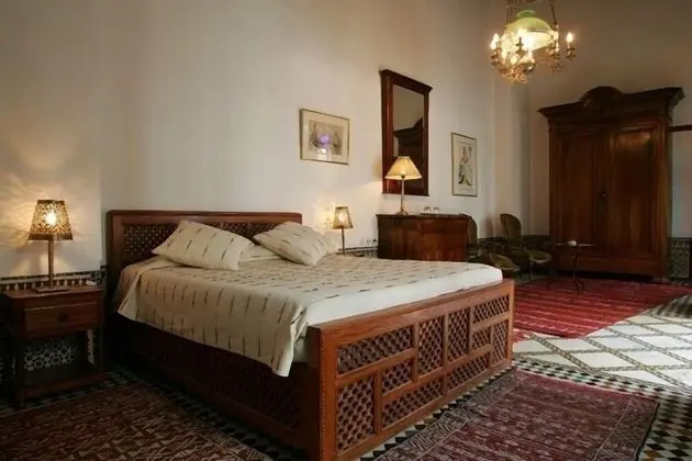 Junior Süit, 1 Büyük (Queen) Boy Yatak, Sigara İçilmez, Avlu Manzaralı