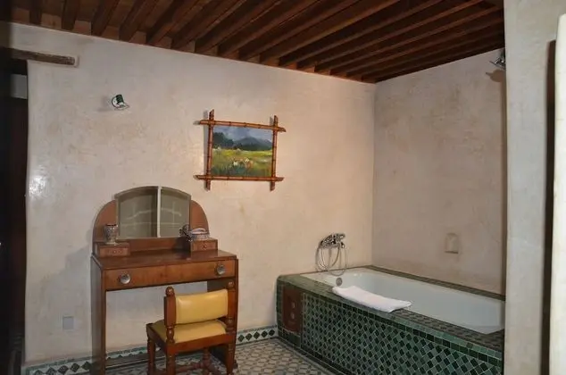 Junior Süit, 1 Büyük (Queen) Boy Yatak, Sigara İçilmez, Avlu Manzaralı