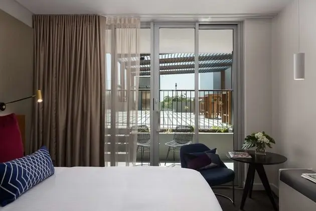Oda, Balkon, Avlu (Courtyard Balcony)