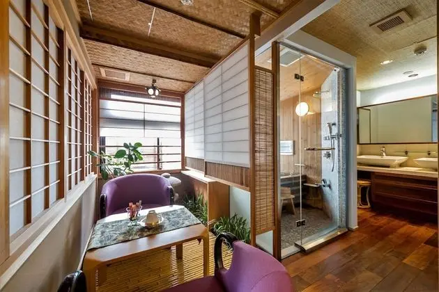 Luxury Süit (Japanese,  "GEPPARO")