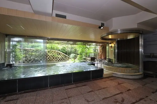 Luxury Süit (Japanese,  "KOSHOIN")