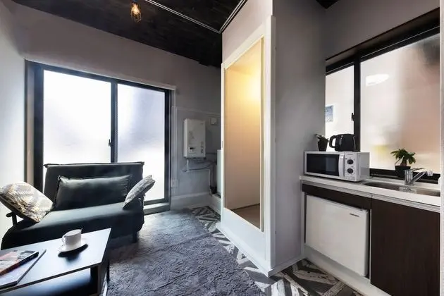 Dört Kişilik Oda, Sigara İçilmez (Western Style Room 102)