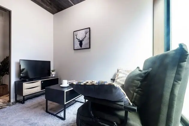 Dört Kişilik Oda, Sigara İçilmez (Western Style Room 102)