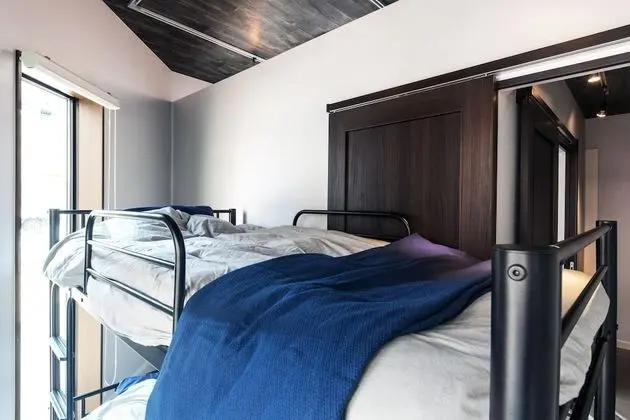 Dört Kişilik Oda, Sigara İçilmez (Western Style Room 102)