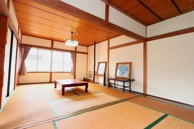 Traditional Oda (Japanese Style for Family B, 8 Guests)