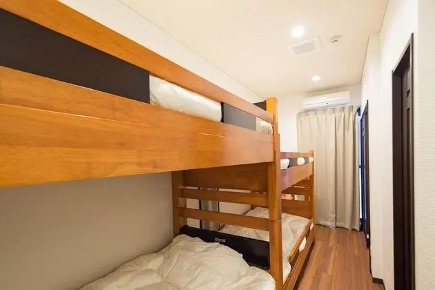 Dört Kişilik Oda, Sigara İçilmez (with Shower Booth)
