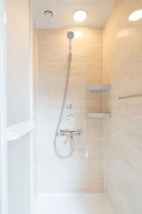 Dört Kişilik Oda, Sigara İçilmez (with Shower Booth)