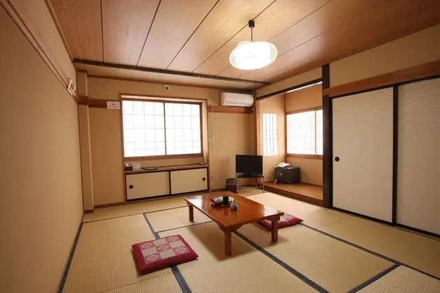Standard Oda (3-5 Person, Parking Free for 1st Car)