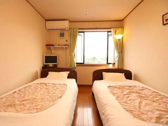 İki Ayrı Yataklı Oda, Ortak Banyo