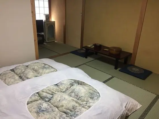 Standard İki Ayrı Yataklı Oda (Japanese-Style, Shared Bathroom)
