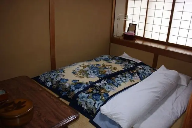Standard İki Ayrı Yataklı Oda (Japanese-Style, Shared Bathroom)