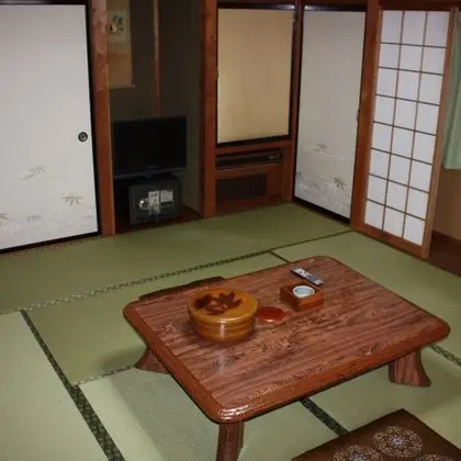 Standard Üç Kişilik Oda (Japanese-Style, Shared Bathroom)