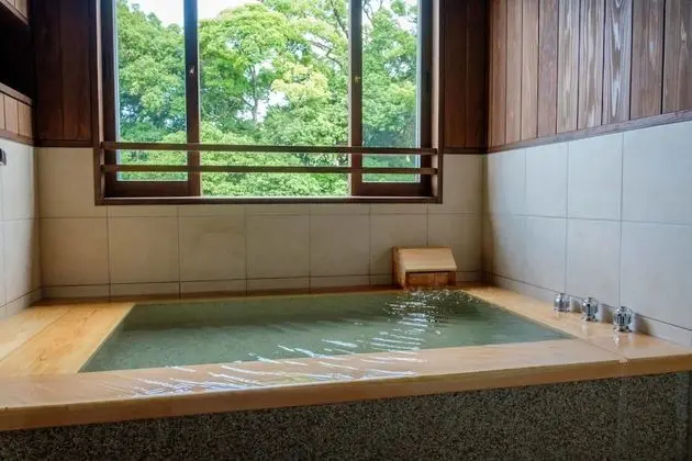 Traditional Oda (Hot Spring Bath -Yuri-)