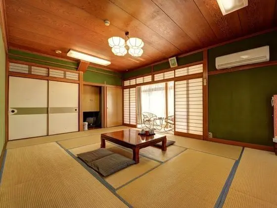 Traditional Oda (Japanese-style, For 3-6 Guests)