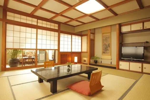 Oda, Sigara İçilmez (Japanese Style, Half Board, 5 Adults)