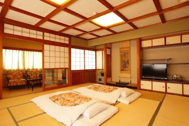 Oda, Sigara İçilmez (Japanese Style, Half Board, 5 Adults)
