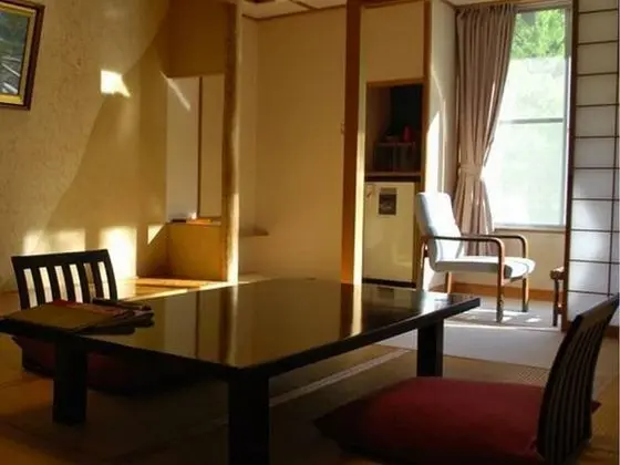 Traditional Oda, Dağ Manzaralı