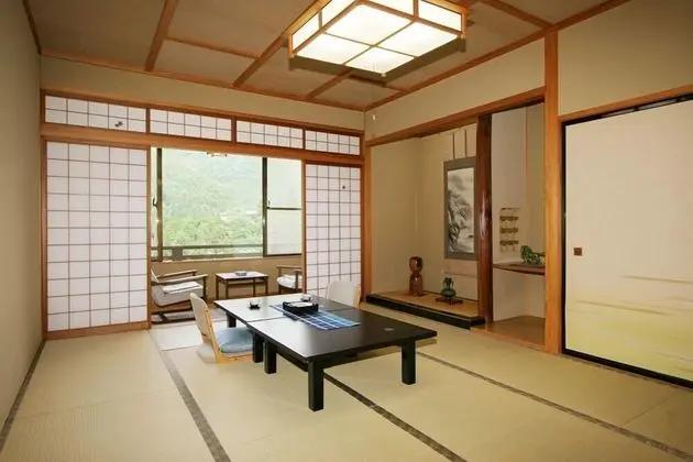 Traditional Oda (Japanese Style, Separate Sitting Area)