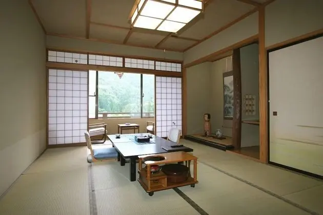 Traditional Oda (Japanese Style, Separate Sitting Area)