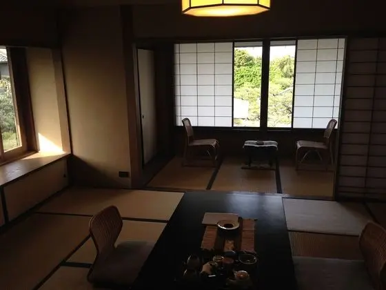 Traditional Oda (Japanese,10 Tatami-mats w/Breakfast)
