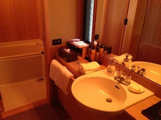 Traditional Oda (Japanese,10 Tatami-mats w/Breakfast)