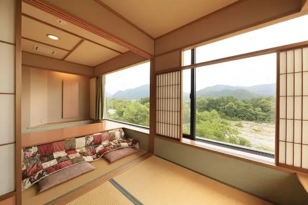 Traditional Oda, Sigara İçilmez (Japanese Room with Hori-gotatsu)