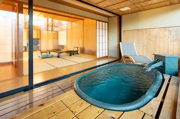 Traditional Oda, Sigara İçilmez (Japanese Style, Outdoor Bath)