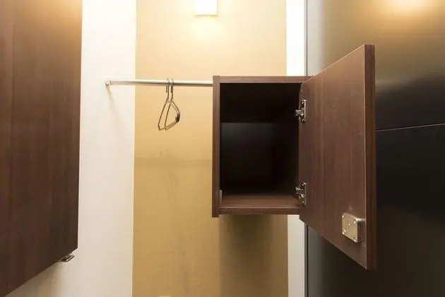 Basic Ortak Ranzalı Oda, Sadece erkekler için, Sigara İçilmez
