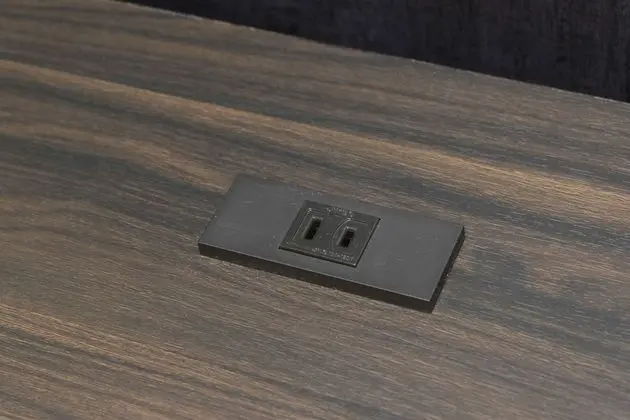 Tek Kişilik Oda, Sadece erkekler için (Desk & Chair)