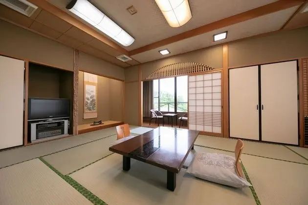 Standard Oda, Sigara İçilmez, Avlu Manzaralı (Japanese Style, New Building)