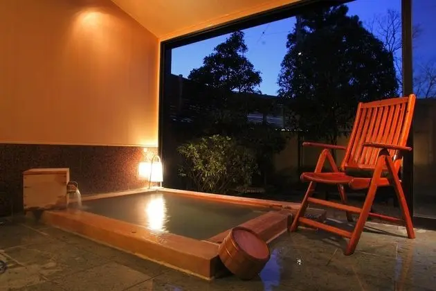 Dubleks (Japanese Western, Open Air Bath)