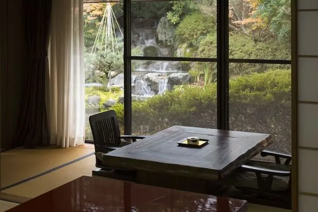 Traditional Süit (Japanese Style, Open Air Bath)