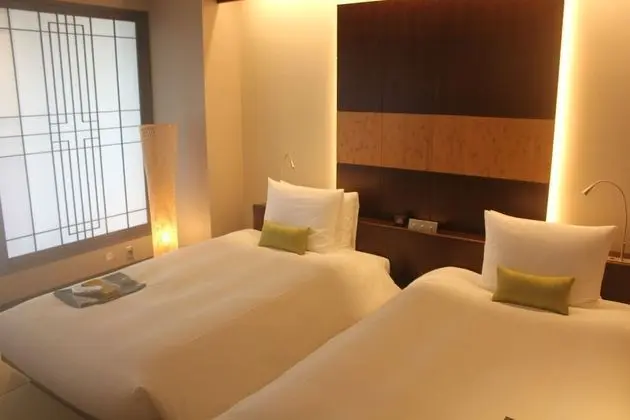 Oda, Sigara İçilmez, Köşe (Corner Room)