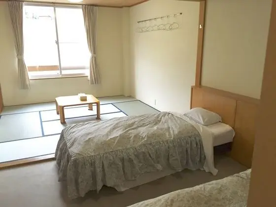 Basic Oda, Birden Çok Yatak, Dağ Manzaralı