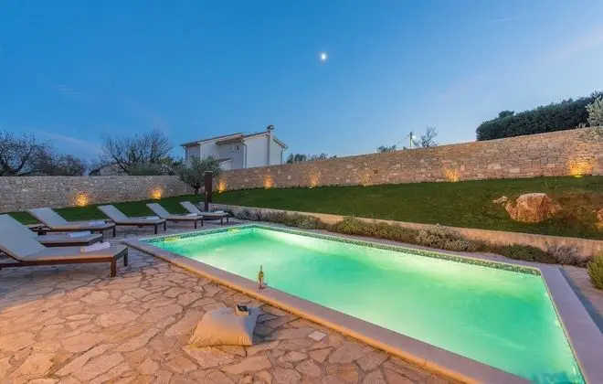 Luxury Villa, 4 Yatak Odası, Kişiye Özel Havuzlu (Kvinta)