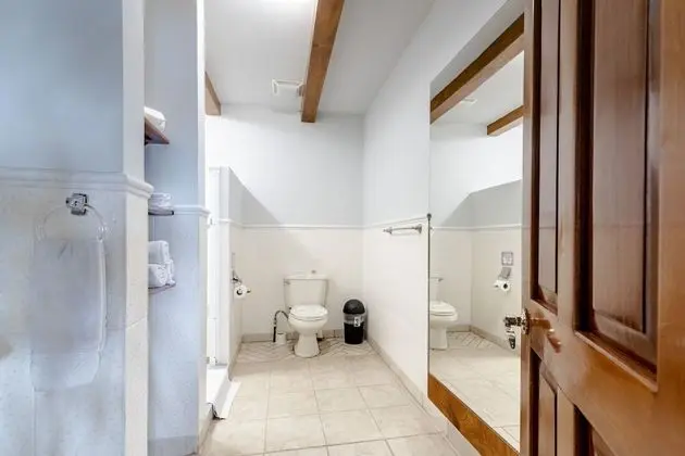 Villa, 2 Bedrooms,  One Queen Size Bed.