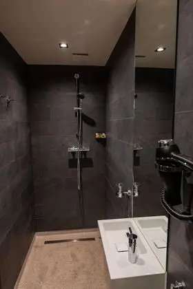 Comfort Tek Büyük veya İki Ayrı Yataklı Oda