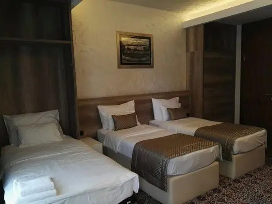 Üç Kişilik Oda