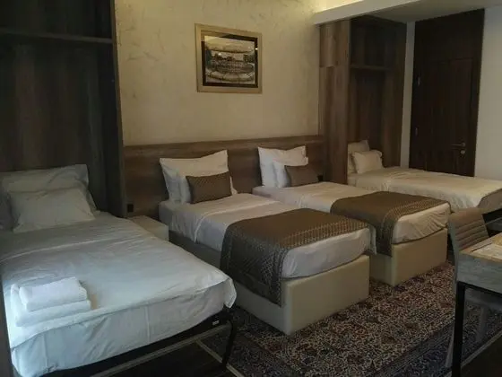 Üç Kişilik Oda