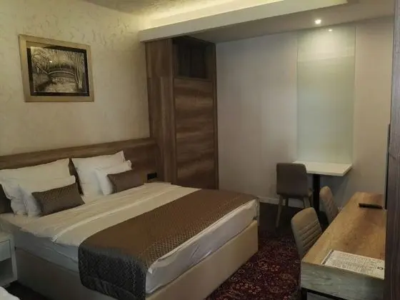 Üç Kişilik Oda