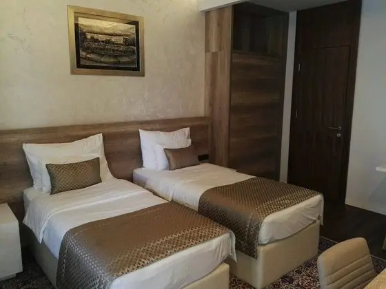 Üç Kişilik Oda