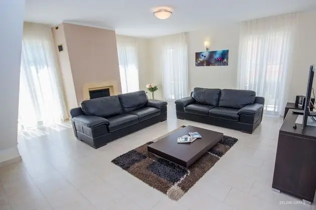 Villa with Swimming Pool, 3 Bedrooms (Apolon)